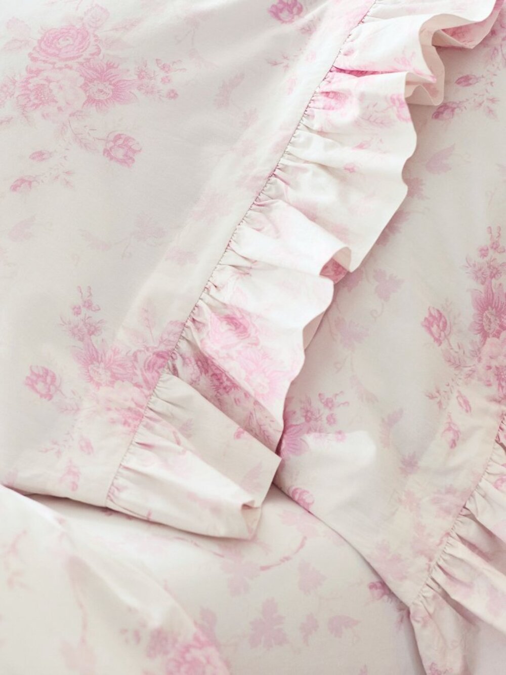 LoveShackFancy x Pottery Barn NWT Rose Ruffle Pillowcases Standard - Picture 4 of 9